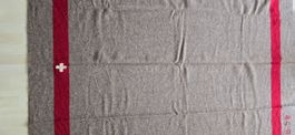 Couverture militaire suisse vintage 1958. Chaude et robuste.