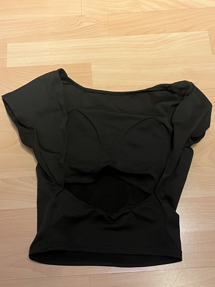 Top: Top noir d'été dos nu, taille S – Usato da Semsales venduto da theaa157 1