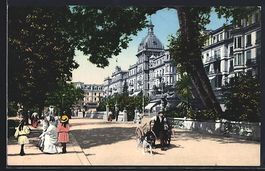 Interlaken, Strasse Höheweg mit Passant