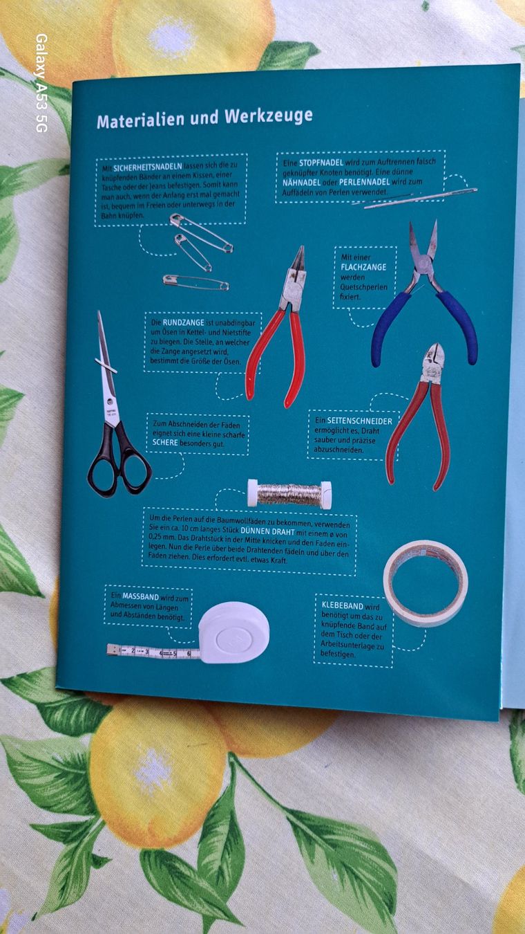Libri: Makena: Freundschaftsarmbänder knüpfen – Usato da Plagne venduto da Reticulum01 2