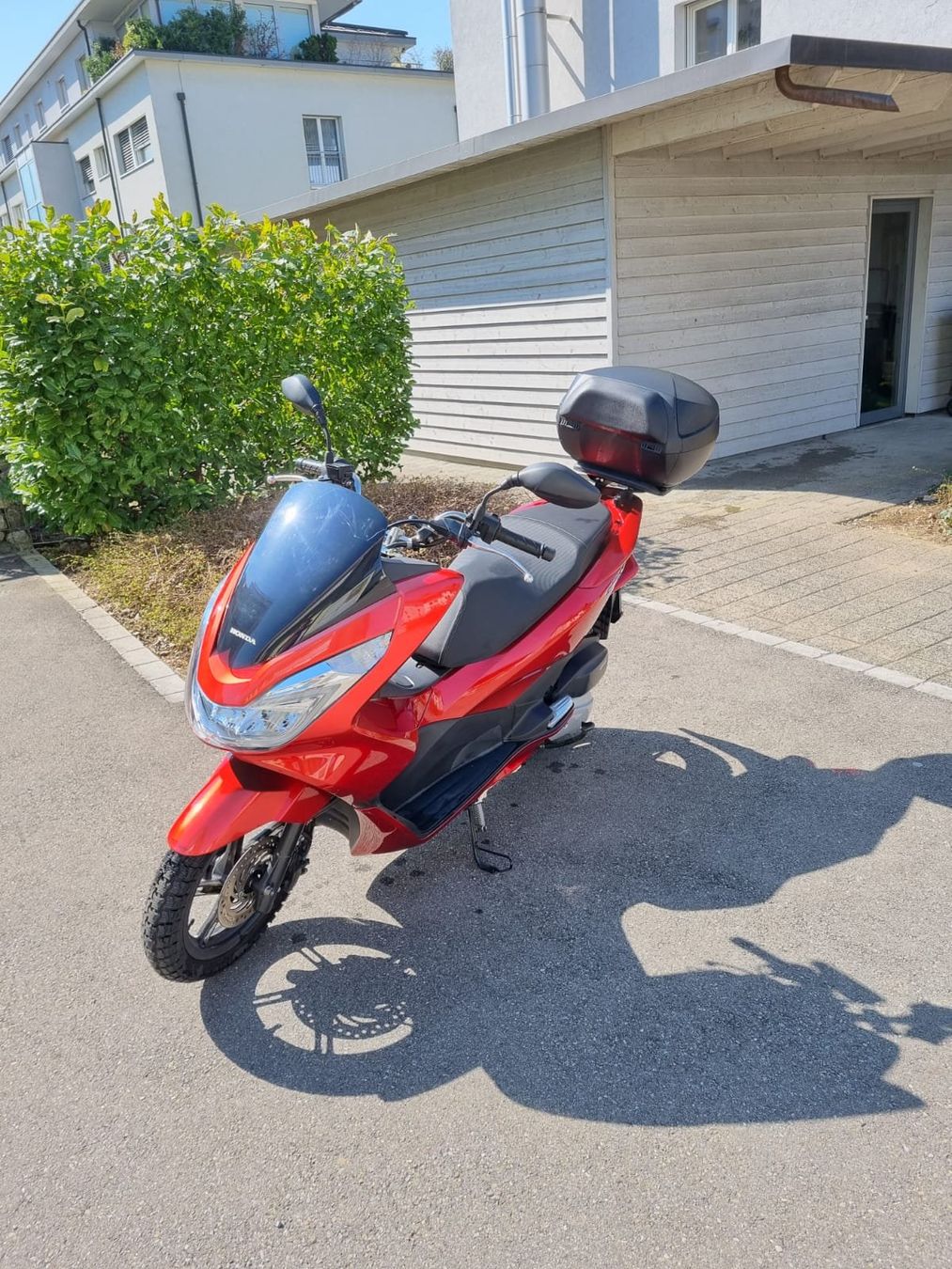 Honda Scooters: Honda PCX 125 Roller, Topcase inklusive – Gebraucht aus Lachen SZ von Future81 1