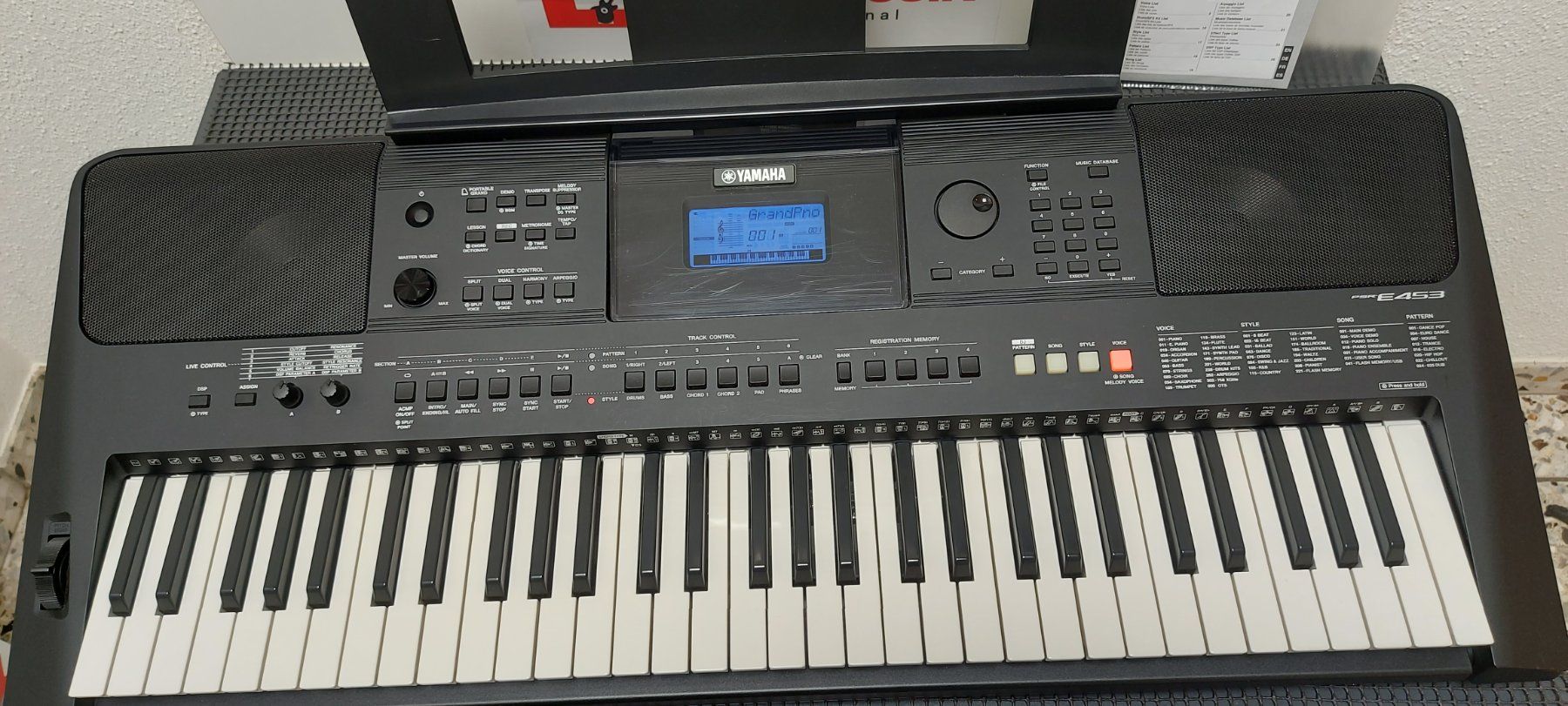 Yamaha Strumenti musicali: Yamaha PSR-E453 Digital Keyboard – Usato da Glattbrugg venduto da Swissmusik 1