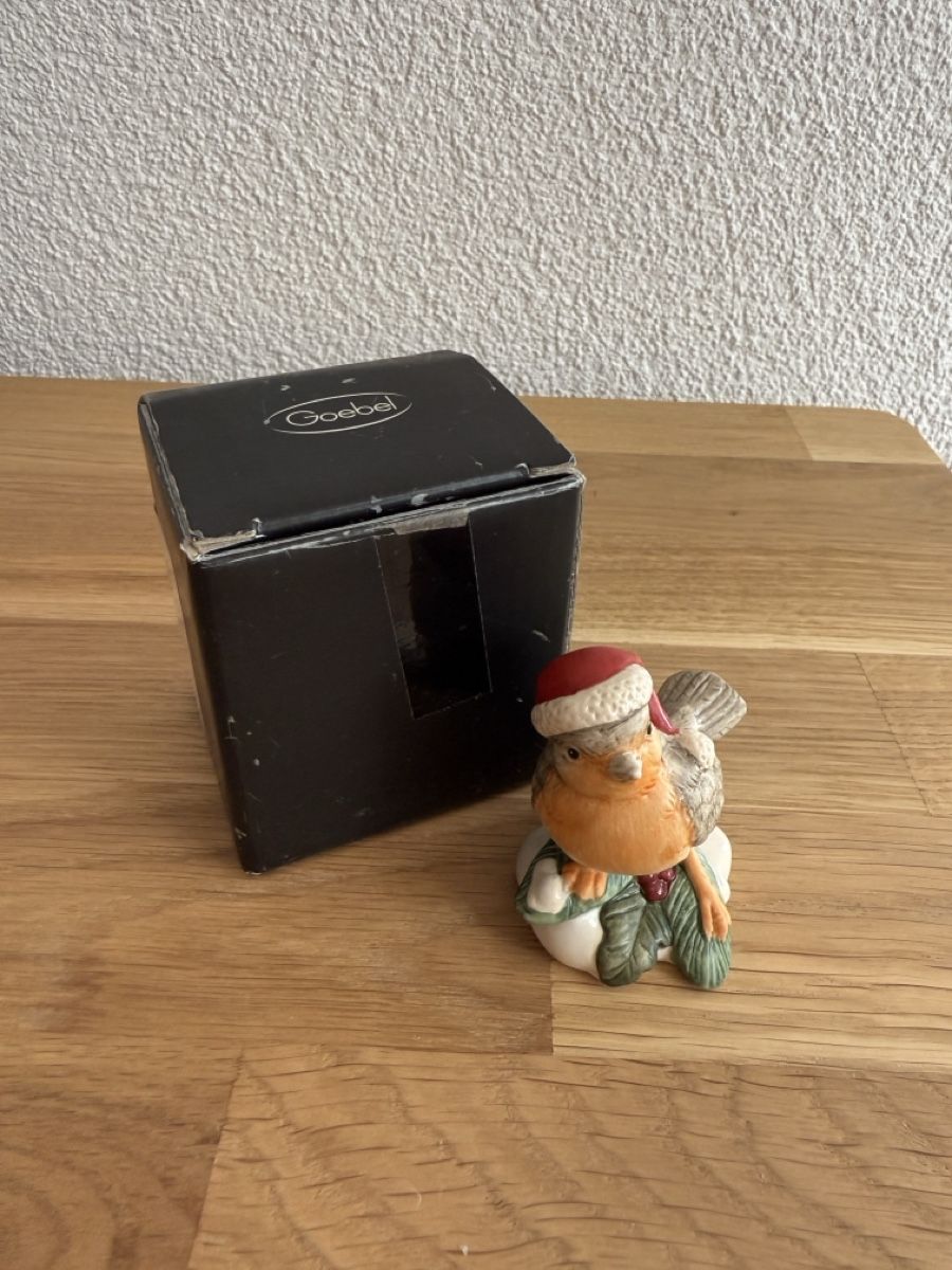 Statuette: Goebel Rotkehlchen mit Weihnachtsmütze – Usato da Sarmenstorf venduto da Nathaliie_21 5