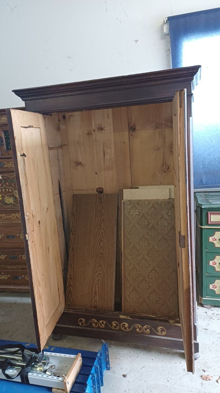 Armadi: Alter Schrank mit Bauernmalerei – Usato da Rohrbach venduto da Tinu12 1