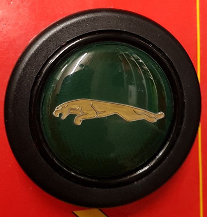 Momo Hupenknopf mit Jaguar Logo