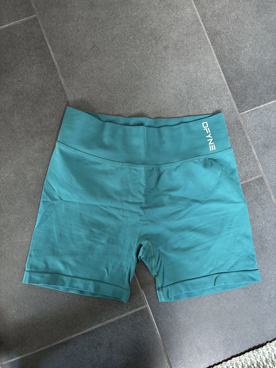 DFYNE Leggings: Dfyne dynamic shorts, dunkelgrün, Gr. M – Gebraucht aus Seuzach von len_6mrv