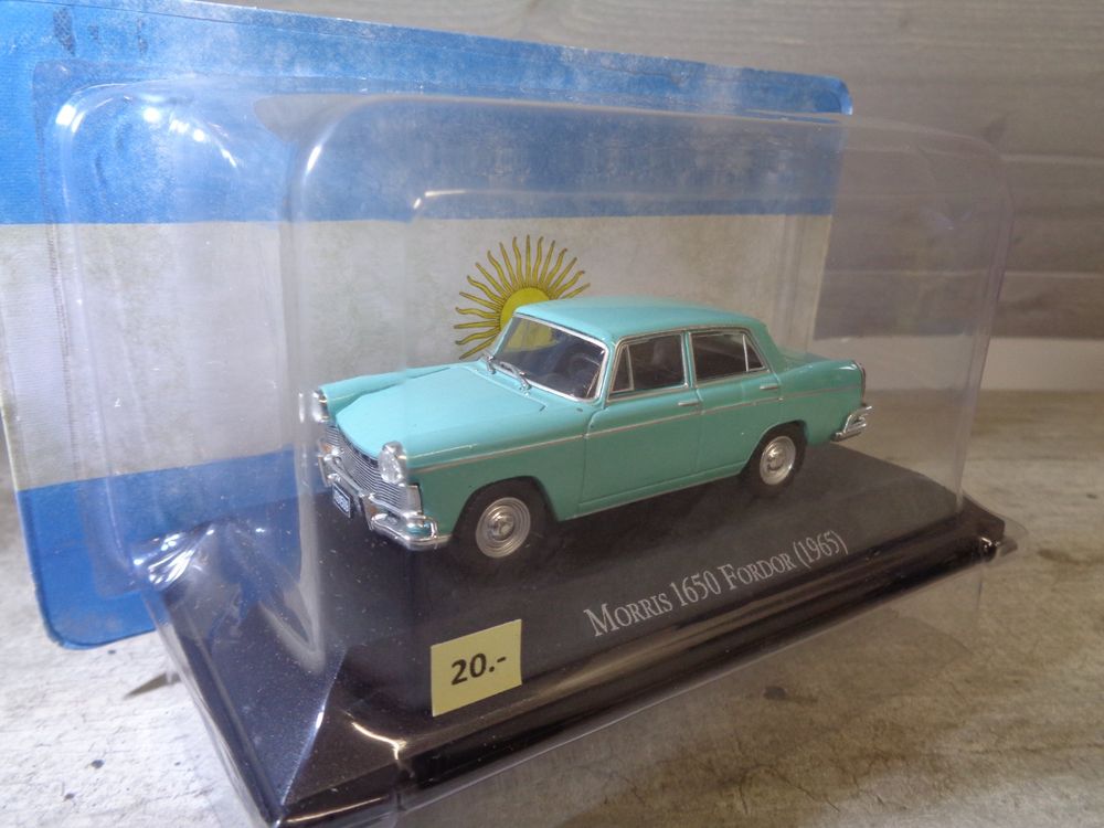 M2 Machines 1977 Chevrolet Cheyenne Super 30 Dually LA Blue