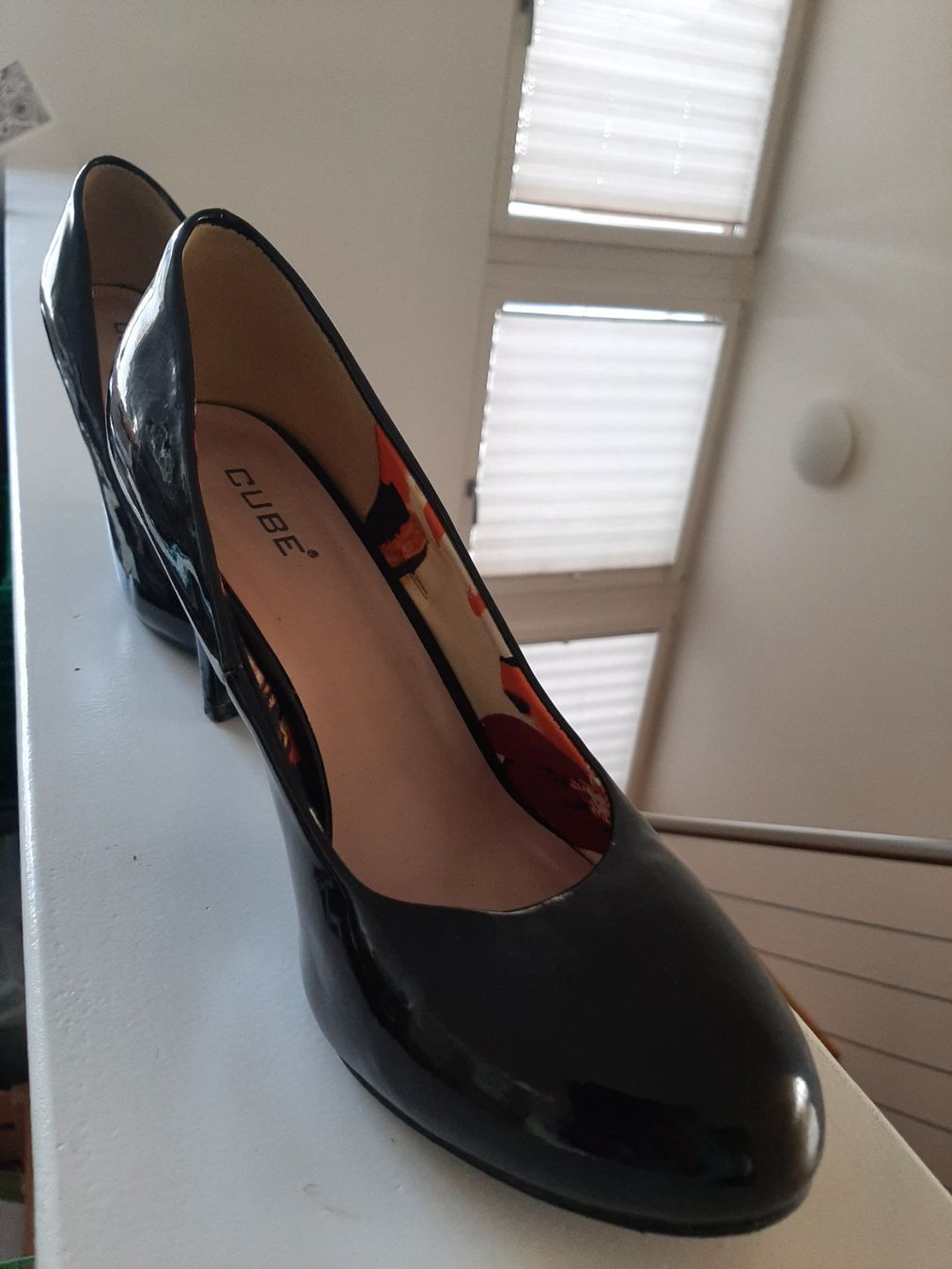 Cube Damenschuhe: Damen-Schuh Schwarz/Lack Gr. 40 mit 8cm-Absatz – Neu (gemäss Beschreibung) aus Zürich von Mr.Dachboden 2