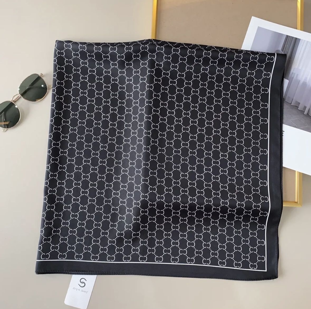 Foulard & Sciarpe: Schwarzes Tuch mit Muster - Neu! – Nuovo e nell'imballaggio originale da Winterthur venduto da -BeHappy24-