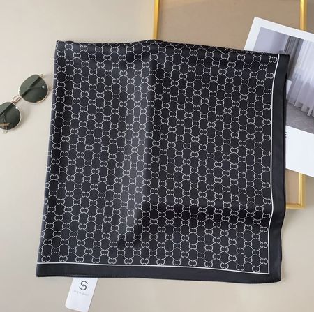 Schwarzes Tuch mit Muster - Neu!