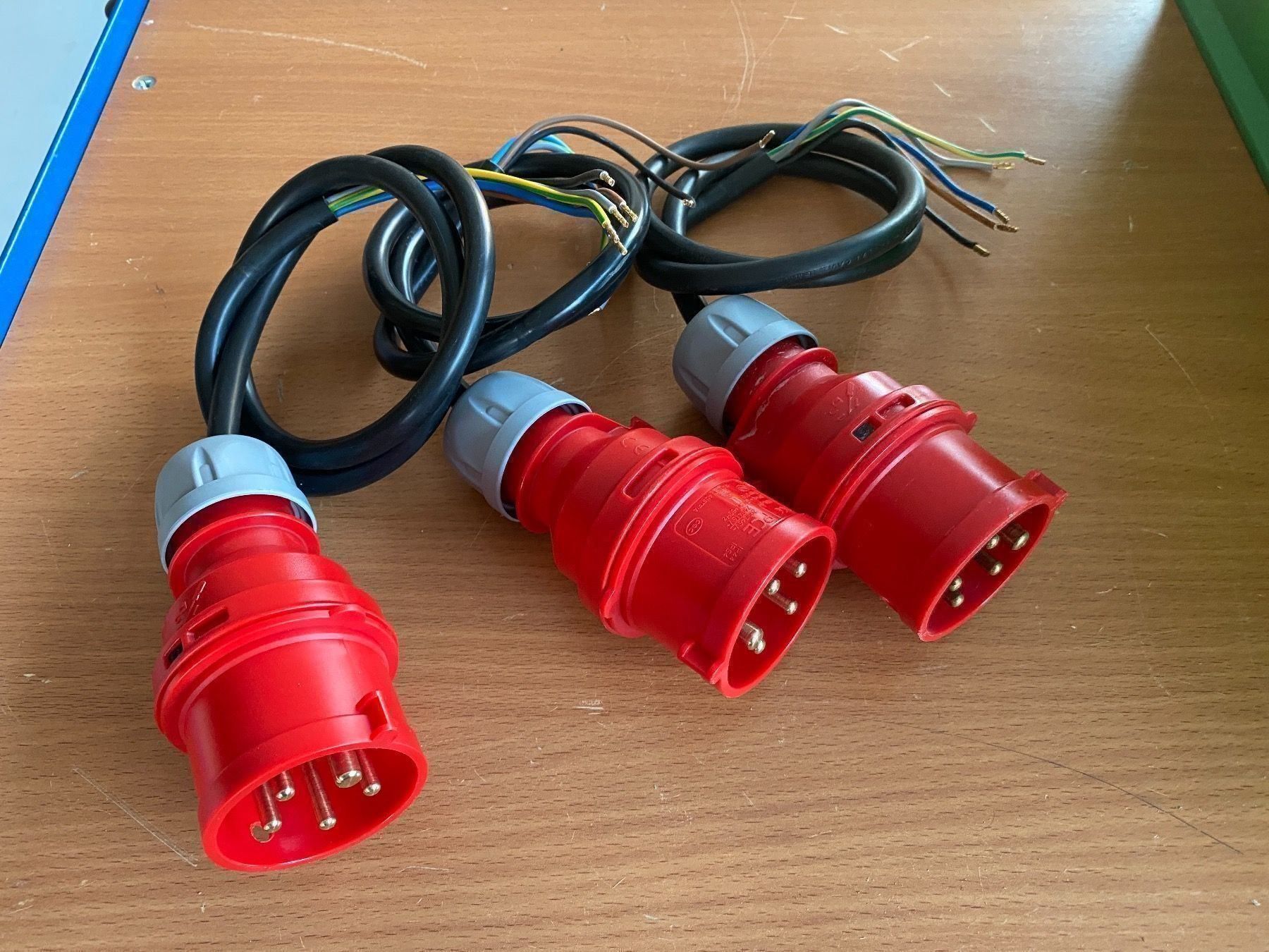 Spine: 3Stk. CEE 16 Stecker mit 0.9m Kabel – Usato da Hohenrain venduto da roli1983