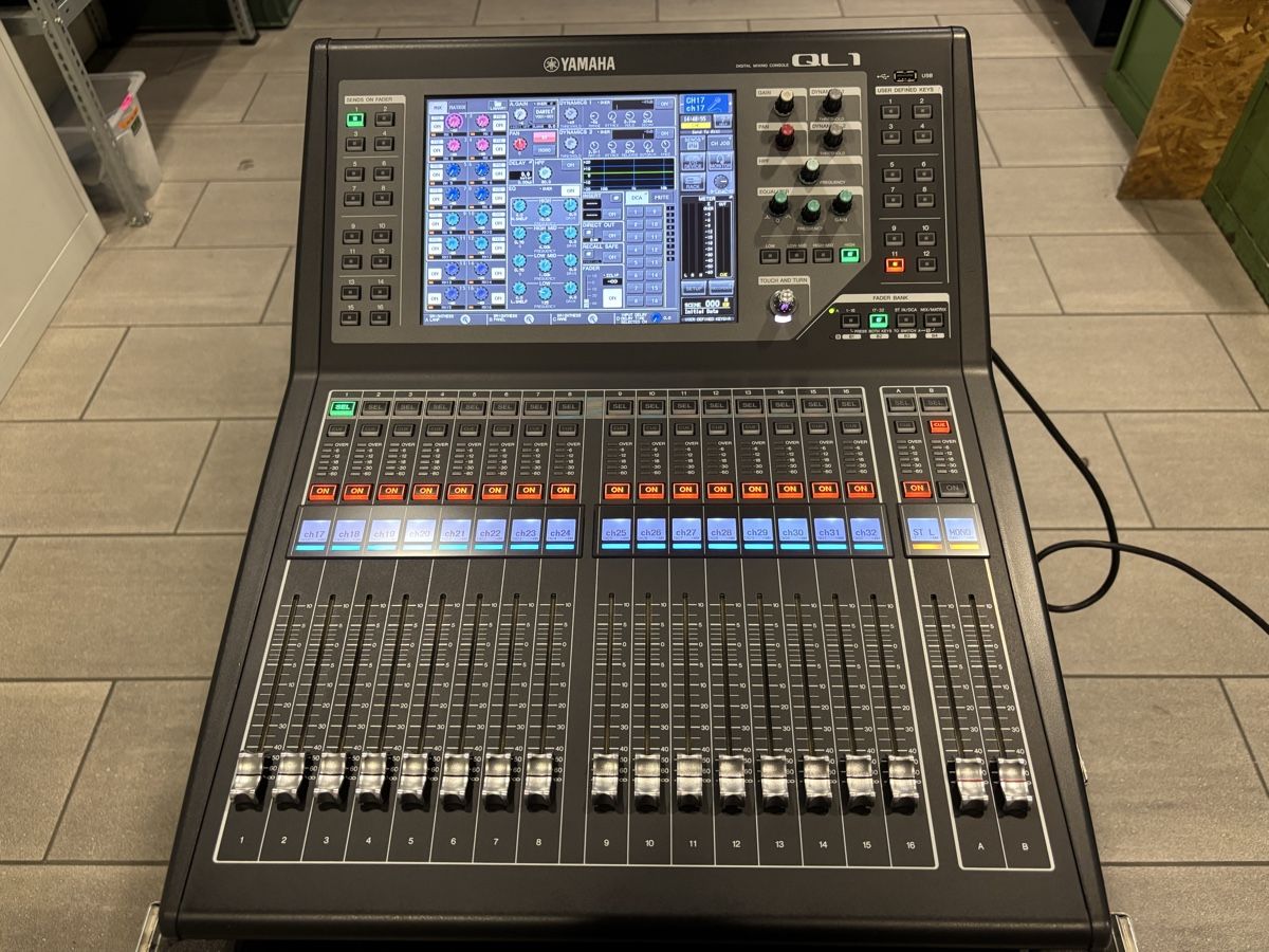 Yamaha QL1 Digital Mischpult - Top Zustand! Inkl. Case. (Gebraucht) in ...