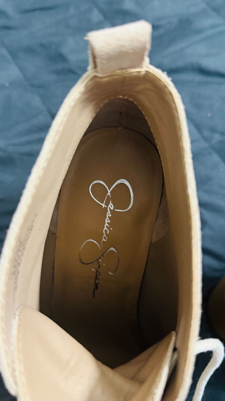 Scarpe da donna: Bottines à lacets et semelle compensée, couleur beige – Nuovo (secondo la descrizione) da Avry-sur-Matran venduto da Anarda 3