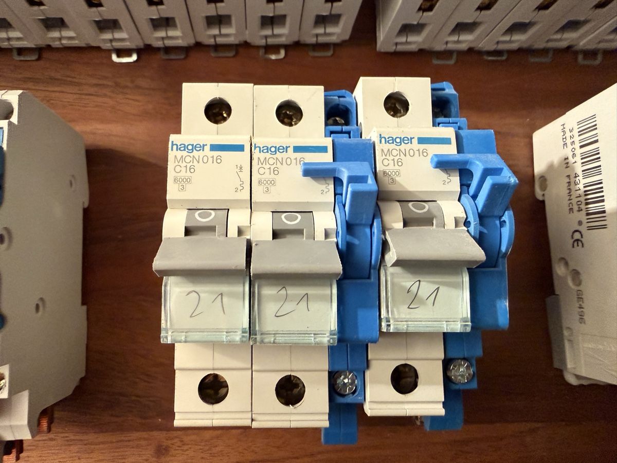 Interruttori: Grosses Set gebrauche Hager LS-Schalter – Usato da Worb venduto da Haman 8