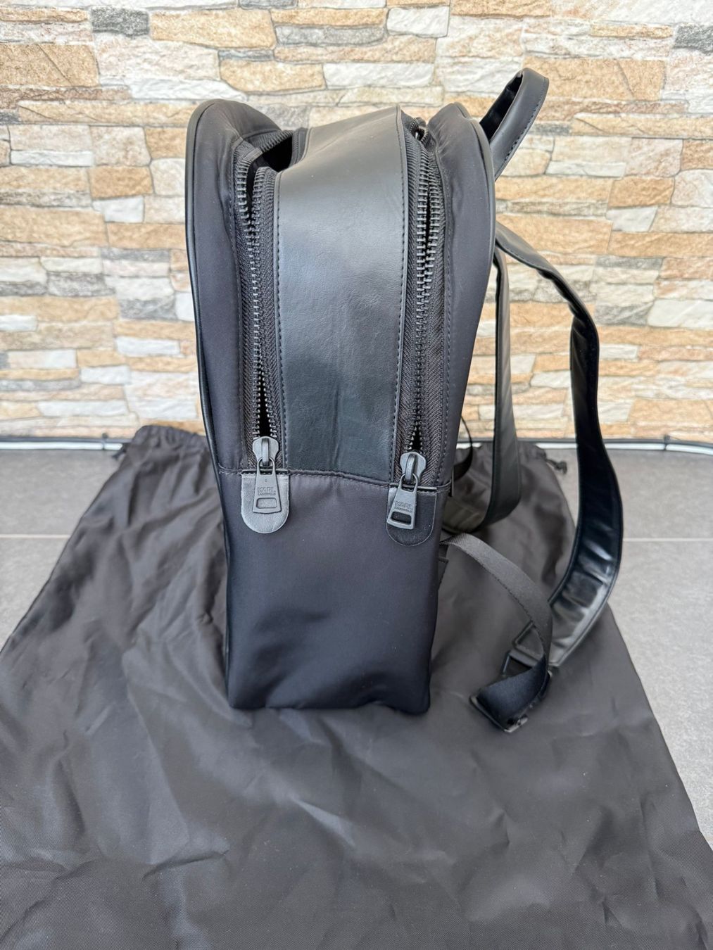 Karl Lagerfeld Zaini: Karl Lagerfeld Rucksack – Usato da Pratteln venduto da Miki_ 1