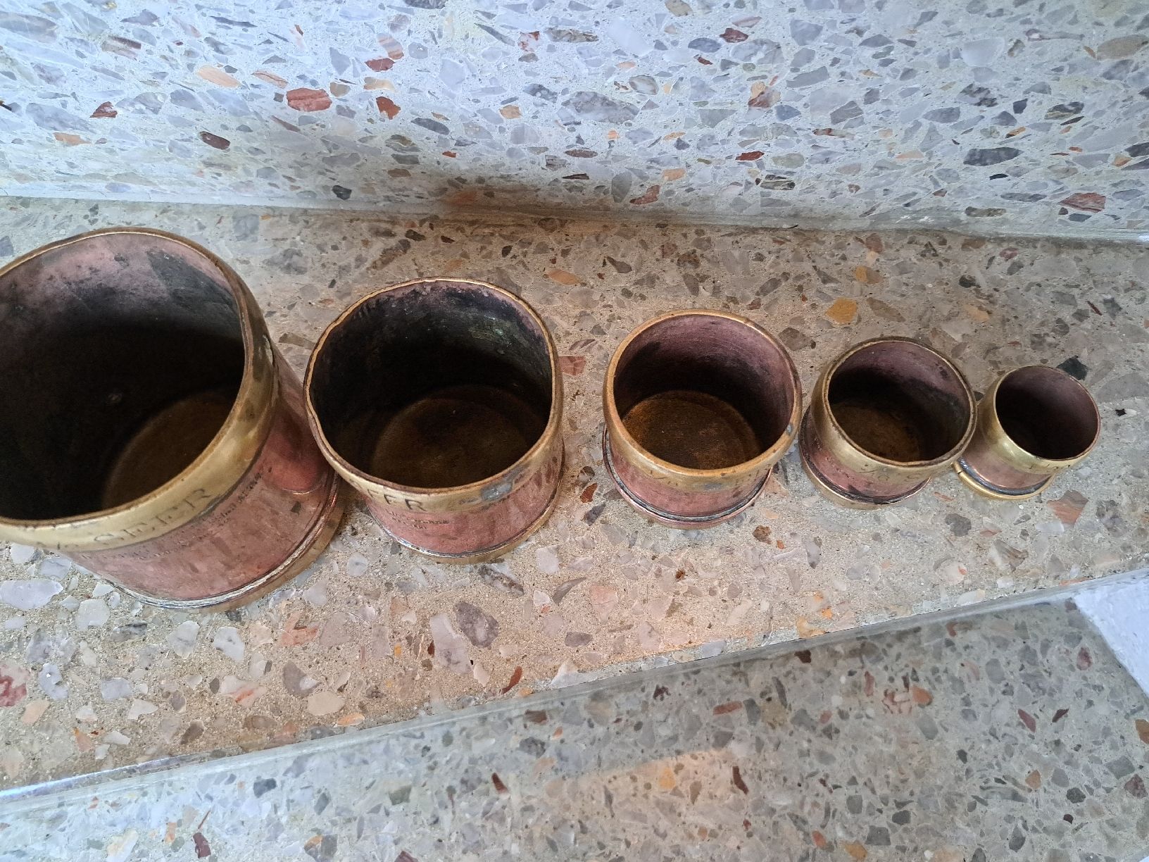 Elettrodomestici da cucina: Antike Messbecher Indien Bombay Messing Kupfer – Usato da Zufikon venduto da Dysundas 3