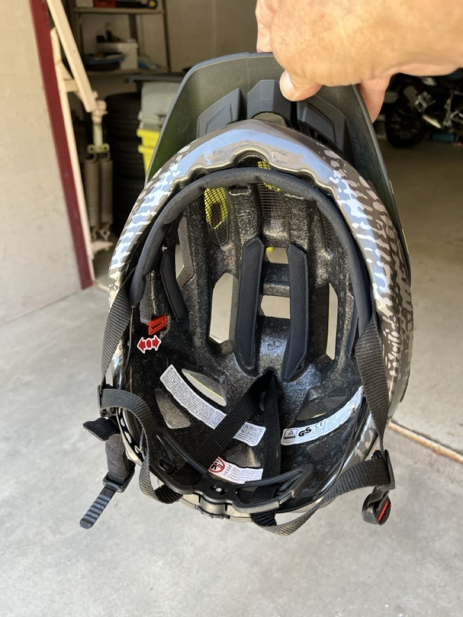 Uvex Helme: Velohelm velopumpe – Gebraucht aus Veltheim AG von mollilove 1