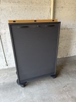 Praktischer Rollcontainer/Büroschrank mit Auszugtablar
