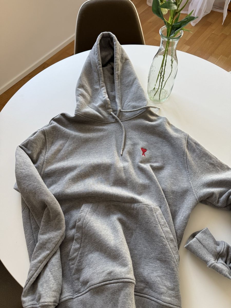 Pullover & Sweatshirts: Ami Paris Pullover Hoodie Grau Grösse M - Warm & Gemütlich! – Gebraucht aus St. Gallen von rechsteinerholding