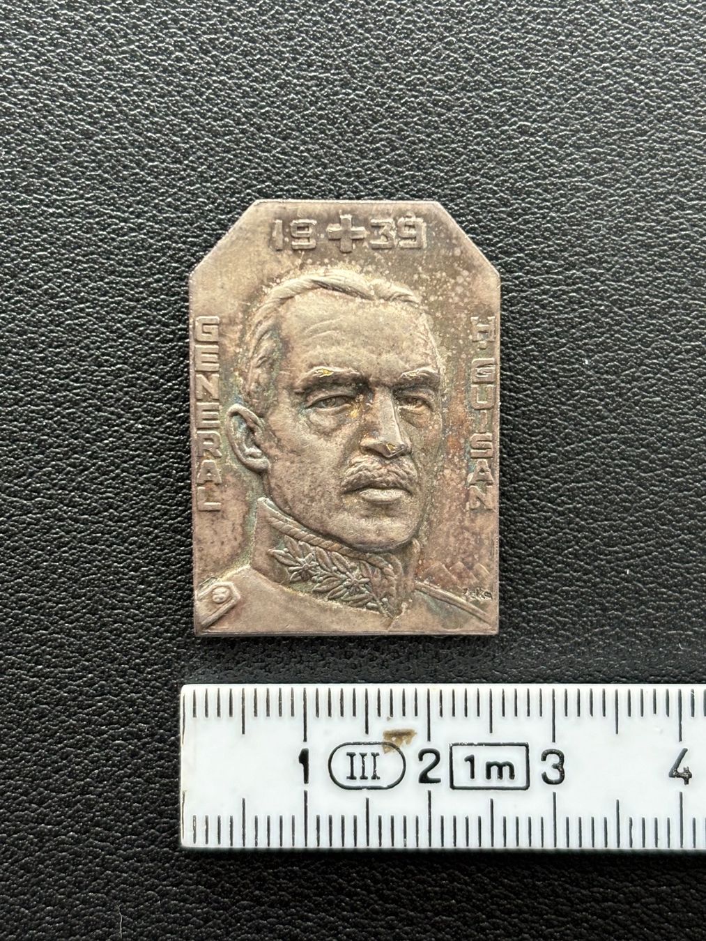 Spille & Fermagli: médaillon/ broche argentée Général Guisan – Usato da Clarens venduto da Scottoara 1