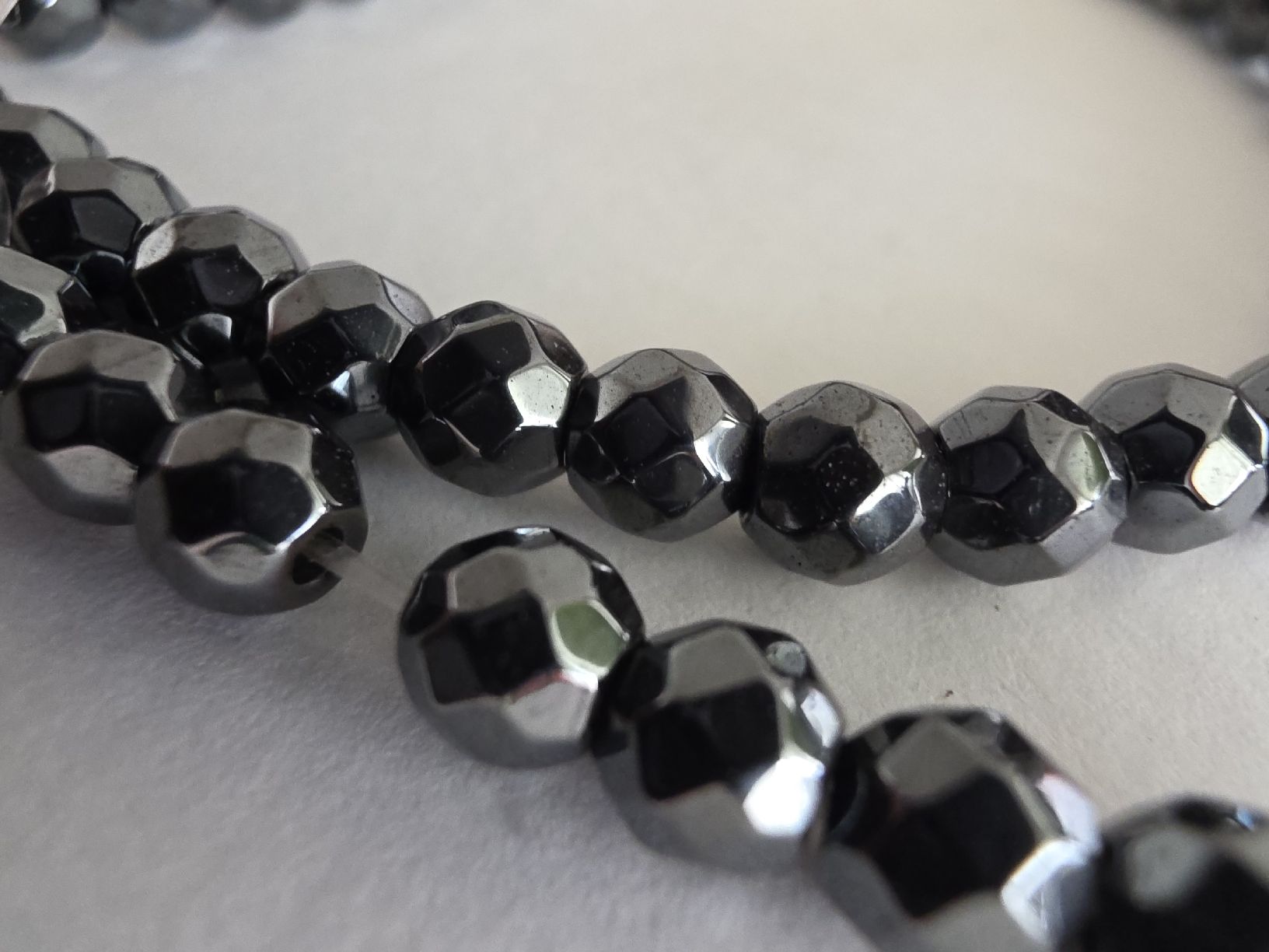 Minerali & Pietre curative: Hämatit facettiert 5mm. Strang – Nuovo e nell'imballaggio originale da Menziken venduto da Mirager 2