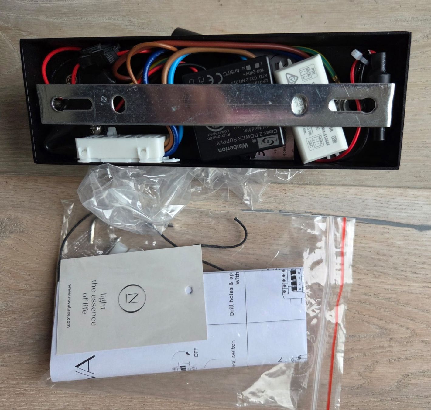Nova Luce Lampade: Wandleuchte Nova Luce mit USB Typ-C Charger – Nuovo e nell'imballaggio originale da Tuggen venduto da handy_ 6