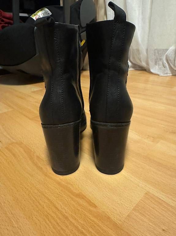 Scarpe da donna: Leder Stiefeletten aus Italien – Usato da Goldach venduto da tab_njk8 1
