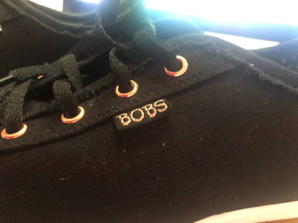 Chaussures femmes: sneaker noire à lacets – D'occasion à Le Vaud par mla_88hm 2