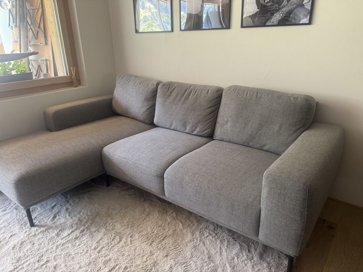 Divani: Ecksofa grau Stoff gute Zustand 230x150 cm – Nuovo (secondo la descrizione) da Galgenen venduto da CyrilGysi