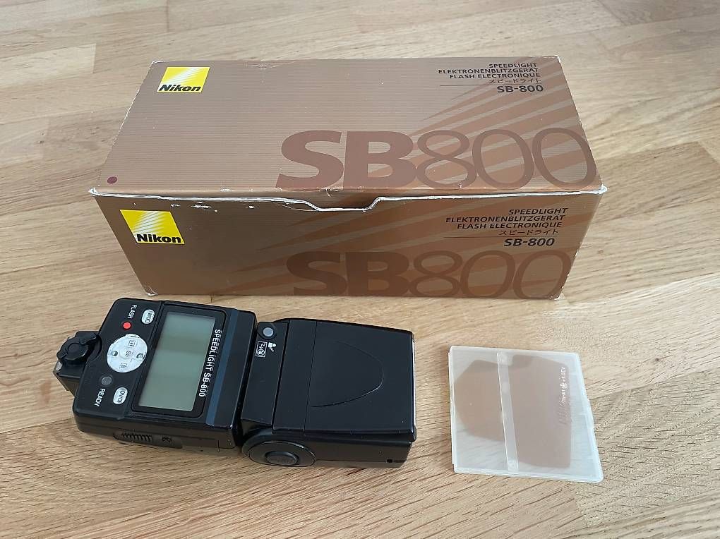 Nikon Flash: Flash Nikon SB-800 avec boîte d'origine – Usato da Bramois venduto da rafmos