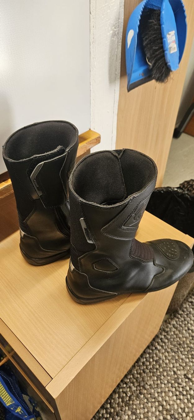 Herrenschuhe: Motorradstiefel – Gebraucht aus Aedermannsdorf von Unelly 1