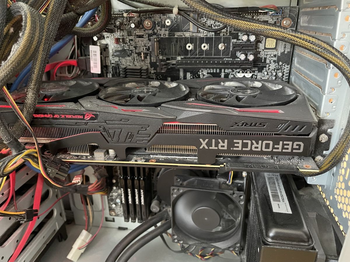 Medion PC: Medion Gaming PC mit Nvidia GeForce RTX 2070 SUPER – Usato da Lenzburg venduto da luk_5jtp 1