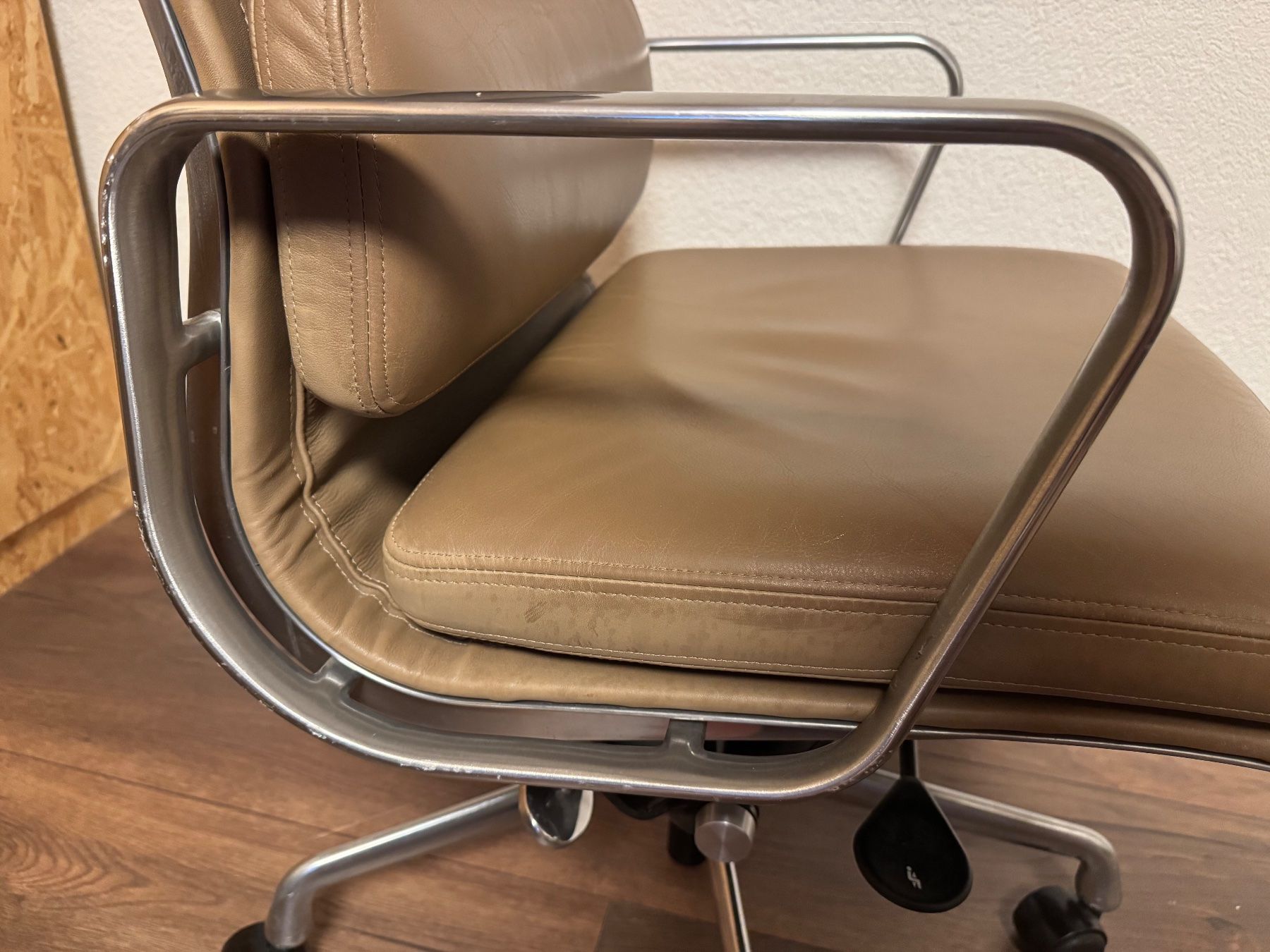 Eames Chaises: ORIGINAL VITRA EAMES SOFTPAD HIGHBACK STUHL TOP LEDER – D'occasion à Balterswil par MR_FEELGOOD 4