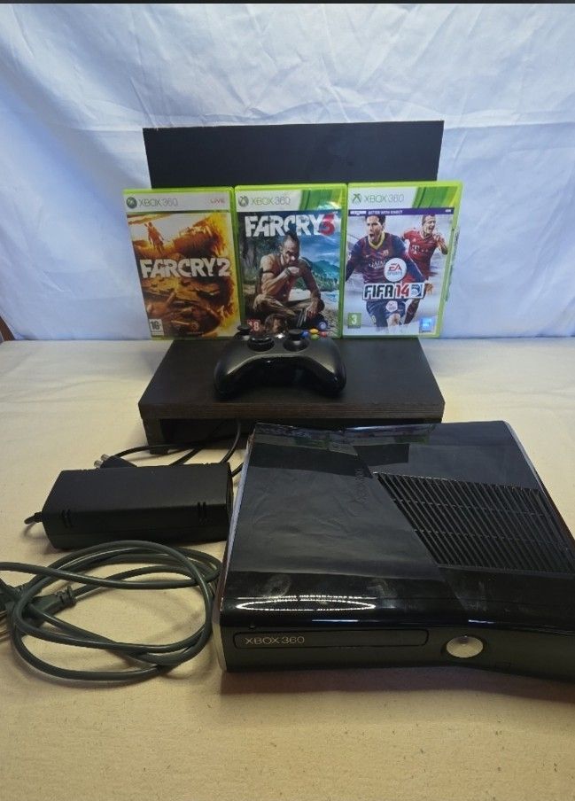 Microsoft Console: Xbox 360 E Konsole + Controller + 3 Top-Games – Usato da Eggiwil venduto da not_qhp7