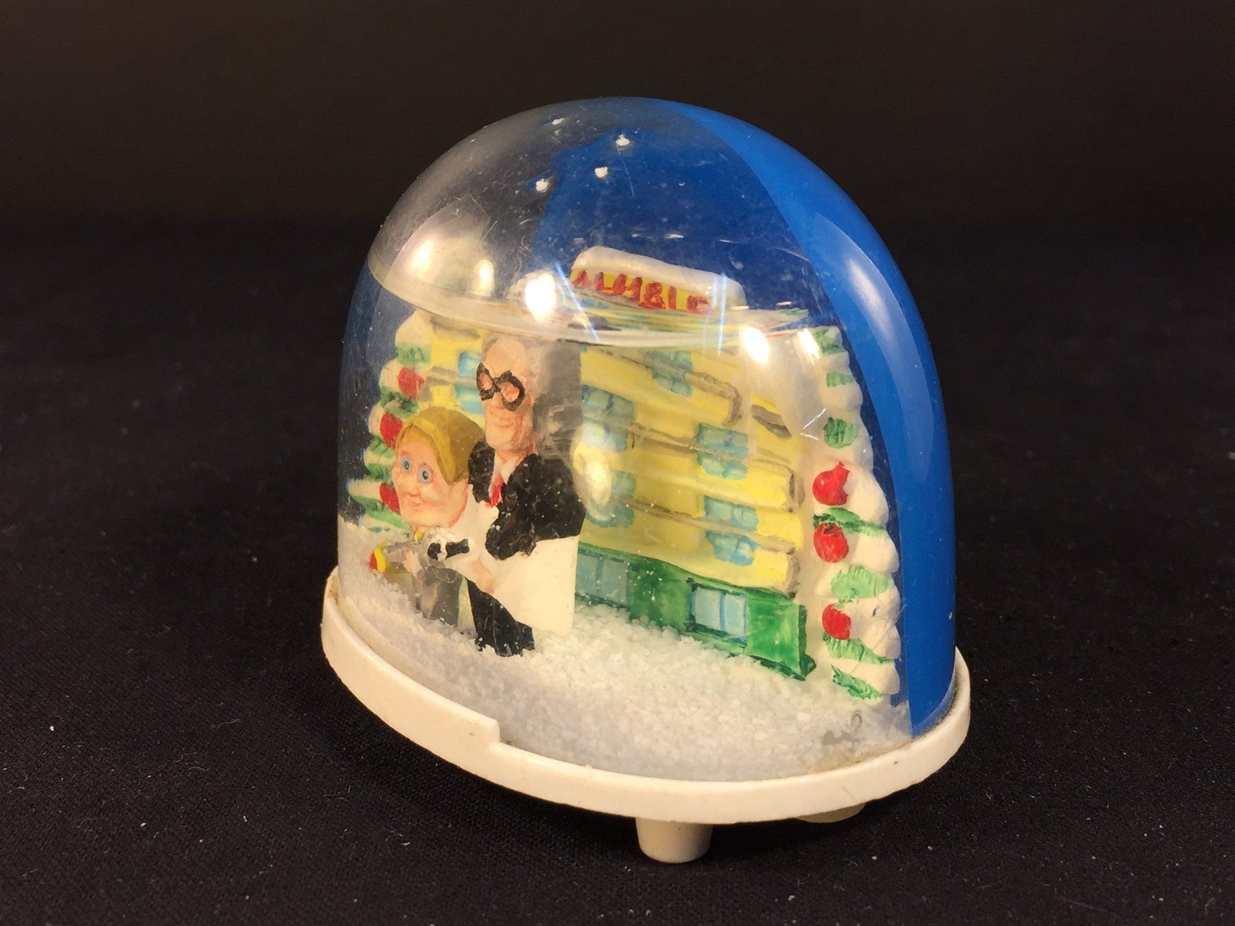 Statuette: Vintage Schneekugel Western Germany – Usato da Schaffhausen venduto da sparzone 2