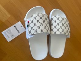 BZMYZE Pantoletten weiss mit Muster Grösse 36 gebraucht
