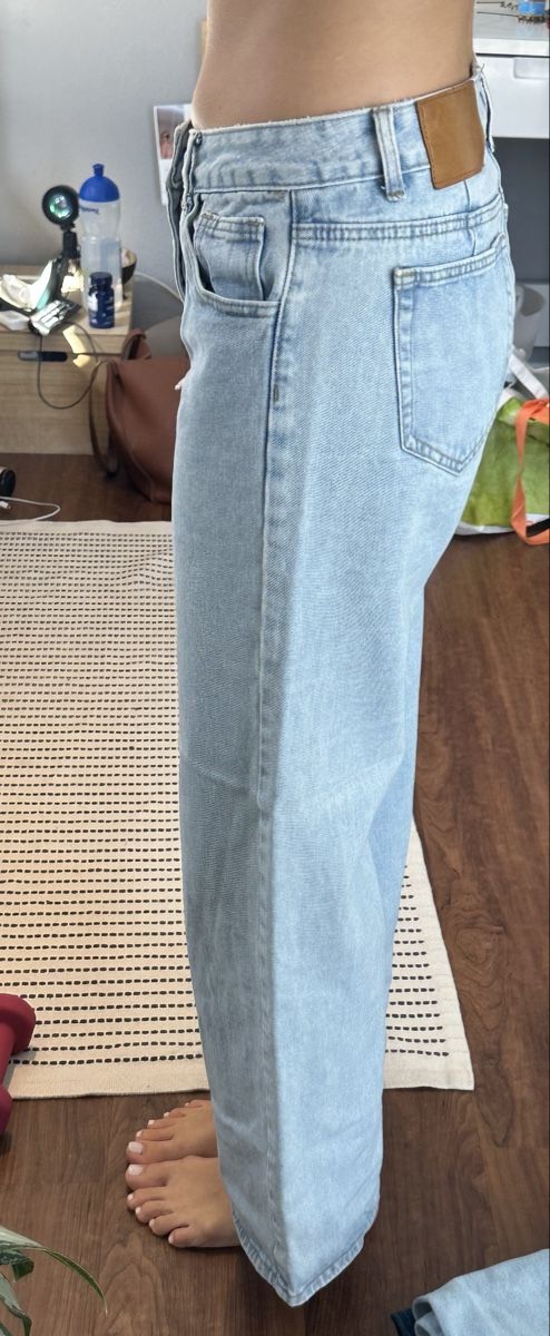 Shein Jeans: Jeans hellblau weit geschnitten – Usato da Grafstal venduto da jes_t6s7 2
