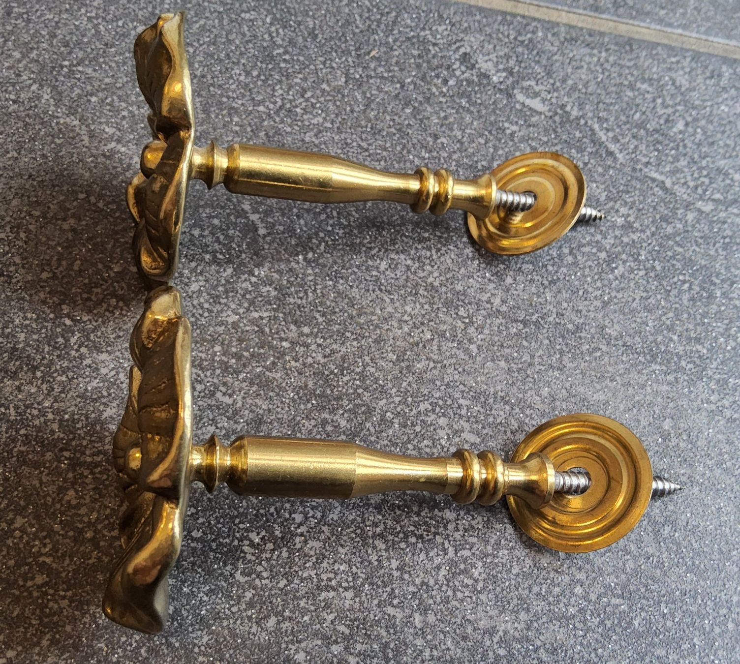 Ferramenta: Antike Messing Keiderhaken/Griffe Blumendesign – Usato da Diegten venduto da ayla2009 2
