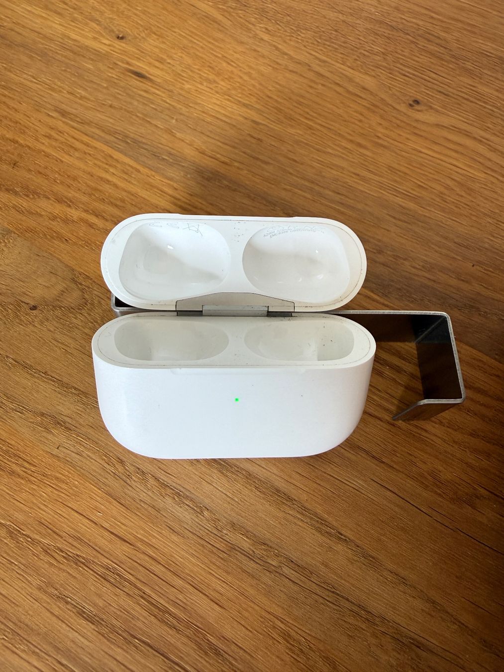 Apple Kopfhörer: APPLE AirPods Pro 2 Charging Case – Gebraucht aus Lausanne von Nine1982