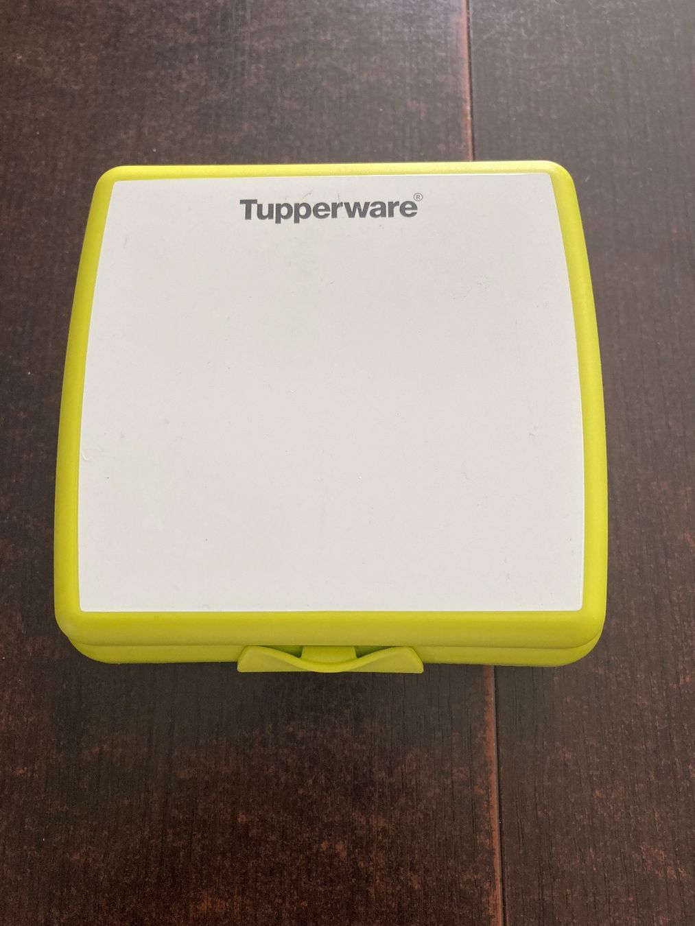 Tupperware Contenitori & Simili: Boîte à goûter Tupperware neuf – Usato da Domdidier venduto da qatar1973