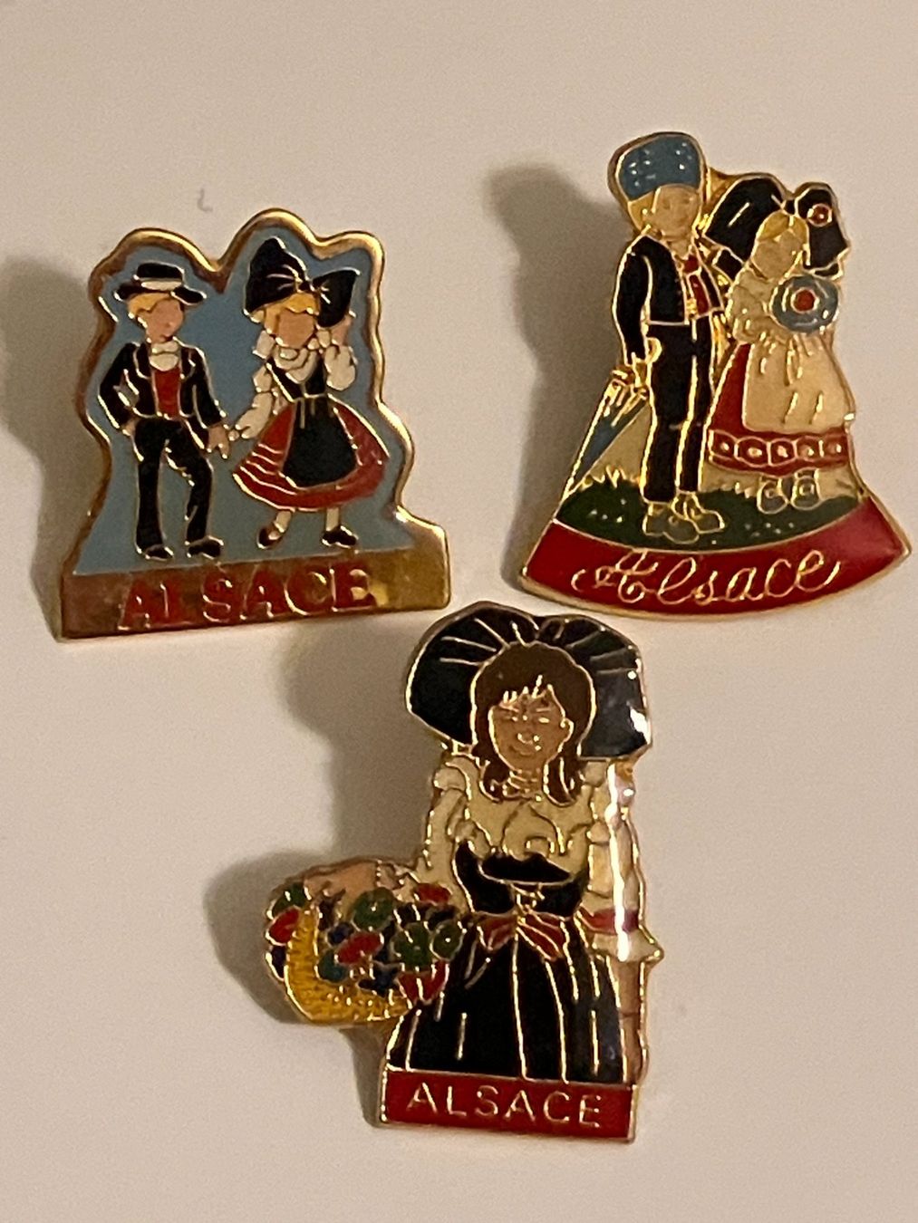 Placchette & Badge: 3 Pin Alsace – Usato da Basel venduto da djwwpp