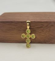 18 Karat 750 Gold Kreuz Anhänger Mit Peridot Steinen