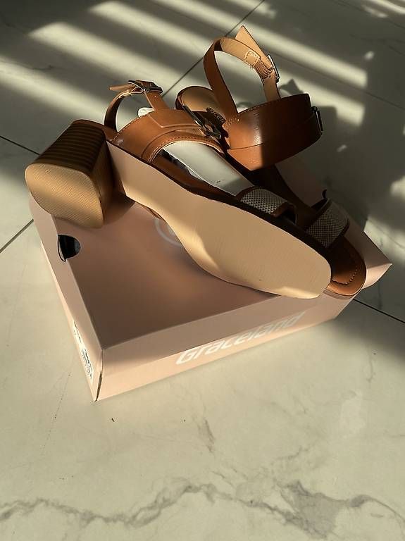 Damenschuhe: Sandali tg 37 – Gebraucht aus Locarno von ste_8rjr 2