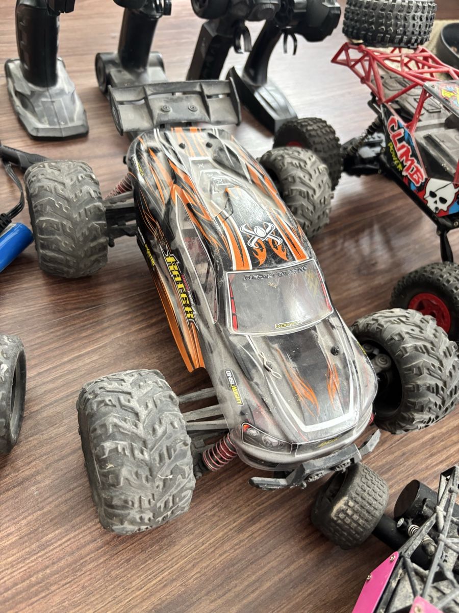 RC Kits de montage: Vier ferngesteuerte Autos – D'occasion à Krauchthal par flux_84 2