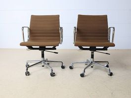 Eames EA 117 Paar von Vitra | Hopsak Braun | Occasion