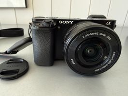 Sony Alpha 6000 mit Objektiven und Zubehoer neuwertig