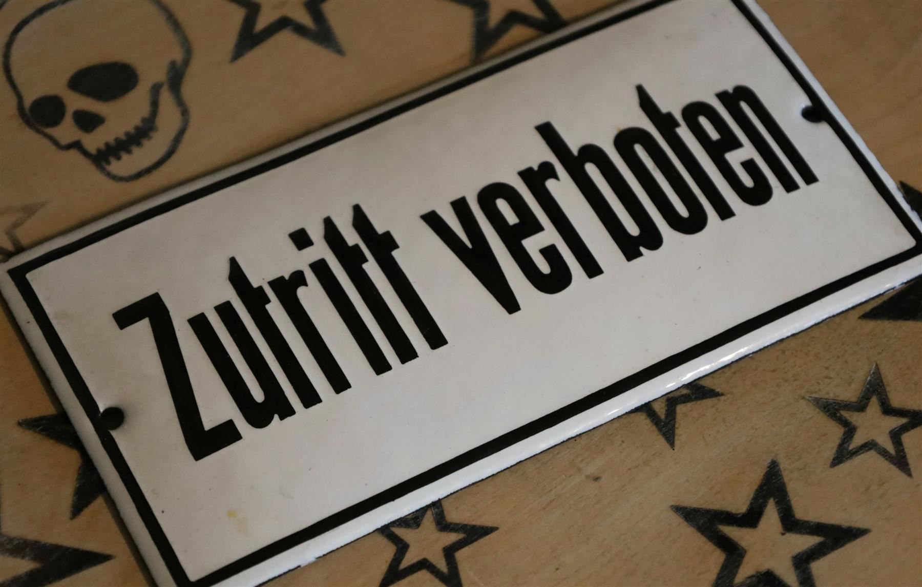 Insegne: Emailschild "Zutritt verboten" 1 – Usato da Birrwil venduto da brandschatz_birrwil 1