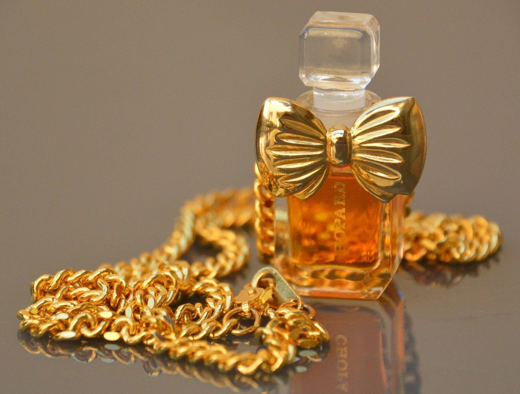 Chopard Catenine: CHOPARD Halskette vergoldete / Coller dorée / mini EdP – Usato da Collonges venduto da Auganien 1