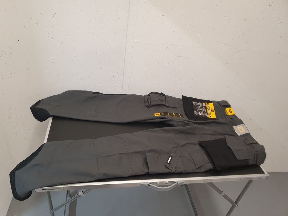 Caterpillar Pantaloni: Neu - Caterpillar - Arbeitshose - Gr.38/34 – Nuovo e nell'imballaggio originale da Dagmersellen venduto da Jarsetz_Restposten 1