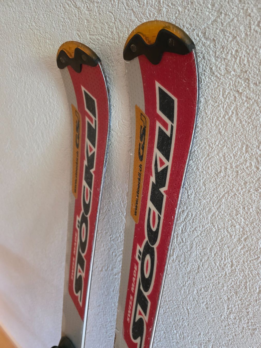 Stöckli Skis: Stöckli Kinderski, gebraucht, 135cm – Gebraucht aus Dietwil von AIRFELDER 4